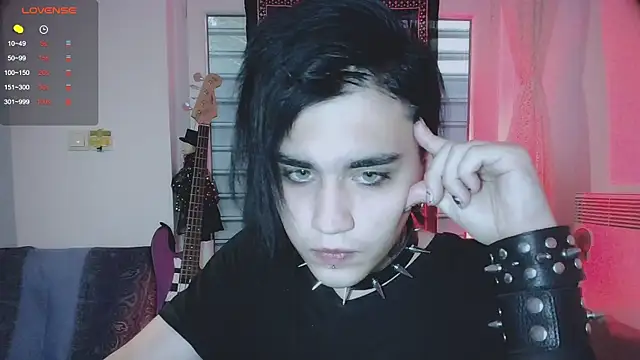 Snapshot of sademobeer chatting on 10/18/25, 01:45 sademobeer online show from 10/18/25, 01:45