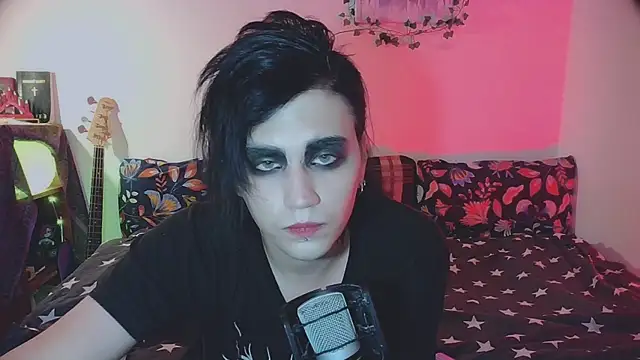 Snapshot of sademobeer chatting on 11/06/25, 12:33 sademobeer online show from 11/06/25, 12:33