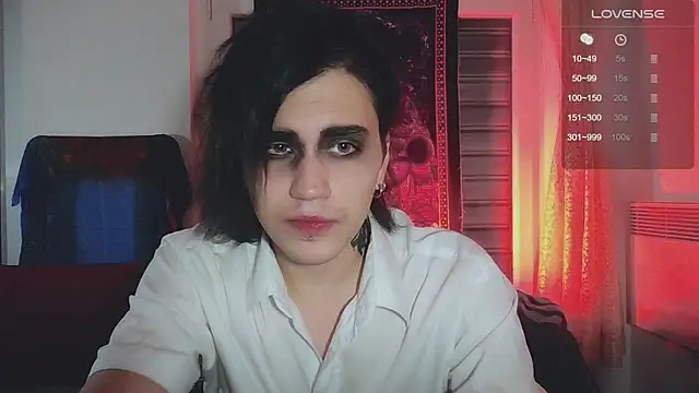 Snapshot of sademobeer chatting on 11/21/25, 01:04 sademobeer online show from 11/21/25, 01:04