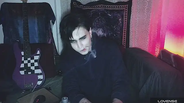 Snapshot of sademobeer chatting on 12/04/25, 01:59 sademobeer online show from 12/04/25, 01:59