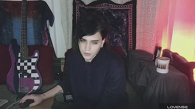 Snapshot of sademobeer chatting on 12/05/25, 01:42 sademobeer online show from 12/05/25, 01:42