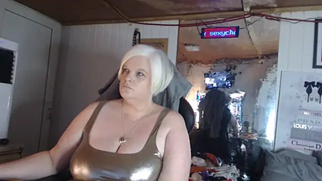 sexychazza16 online show from 11/20/25, 08:30