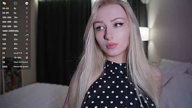 CatchMe1 online show from 10/26/25, 06:25