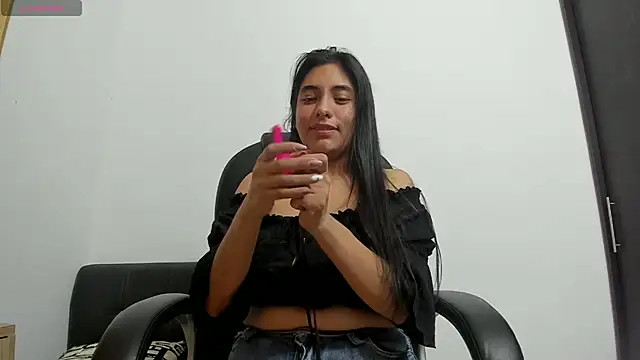Snapshot of emilysex_118 chatting on 01/27/25, 12:33 emilysex 118 online show from 01/27/25, 12:33