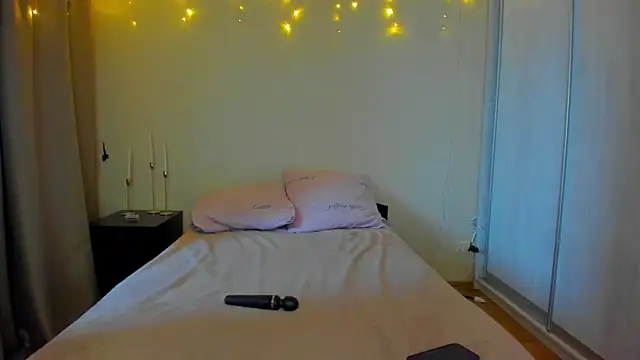 Snapshot of Bella_Foryou chatting on 01/07/25, 04:08 Bella Foryou online show from 01/07/25, 04:08
