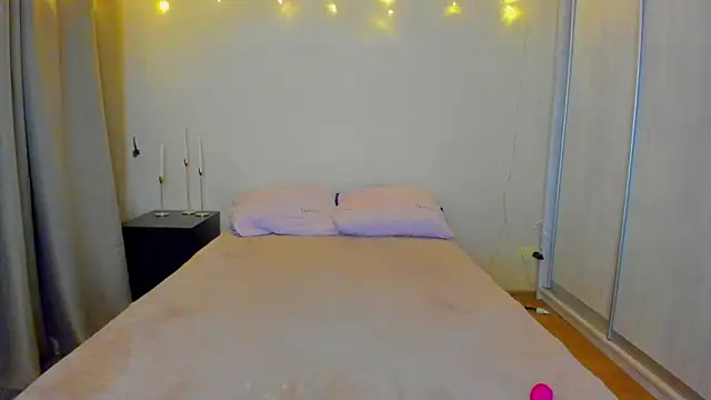 Snapshot of Bella_Foryou chatting on 01/07/25, 01:03 Bella Foryou online show from 01/07/25, 01:03