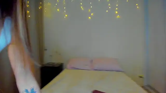 Snapshot of Bella_Foryou chatting on 01/11/25, 01:16 Bella Foryou online show from 01/11/25, 01:16