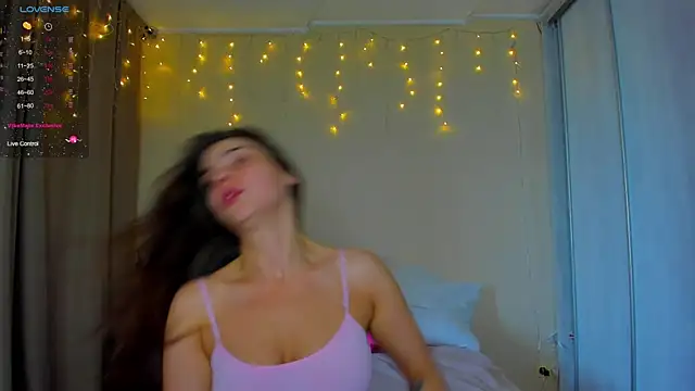 Snapshot of Bella_Foryou chatting on 02/12/25, 04:12 Bella Foryou online show from 02/12/25, 04:12
