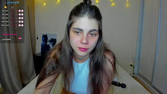 Snapshot of Bella_Foryou chatting on 02/19/25, 02:23 Bella Foryou online show from 02/19/25, 02:23