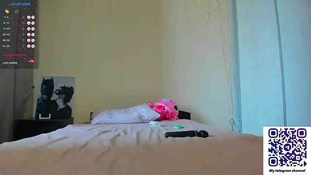 Snapshot of Bella_Foryou chatting on 03/09/25, 05:00 Bella Foryou online show from 03/09/25, 05:00