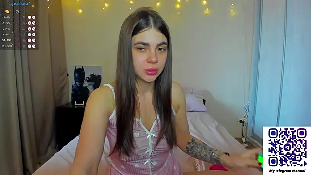 Snapshot of Bella_Foryou chatting on 03/10/25, 02:06 Bella Foryou online show from 03/10/25, 02:06