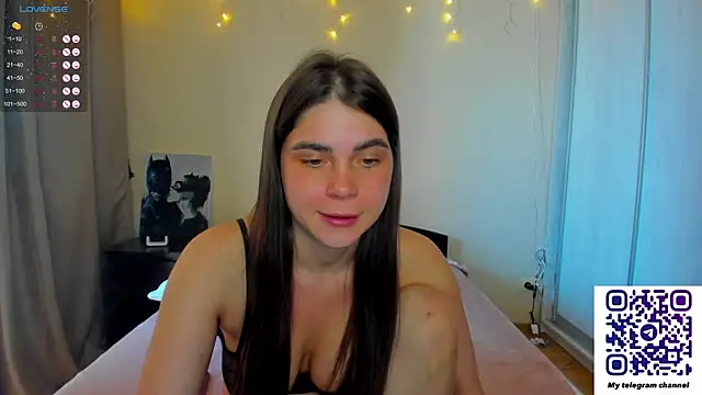 Snapshot of Bella_Foryou chatting on 03/15/25, 04:02 Bella Foryou online show from 03/15/25, 04:02