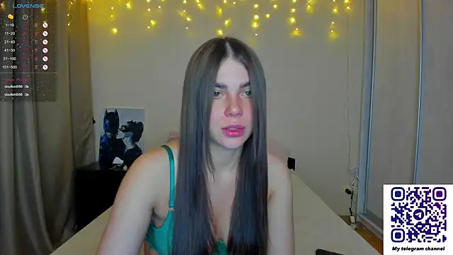 Snapshot of Bella_Foryou chatting on 03/18/25, 01:00 Bella Foryou online show from 03/18/25, 01:00