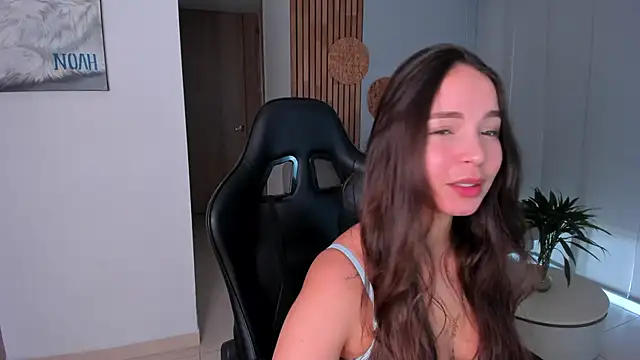 Snapshot of AnnieHallX chatting on 05/17/26, 08:38 AnnieHallX online show from 05/17/26, 08:38
