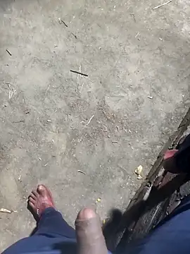 Snapshot of FinableKnee chatting on 10/22/25, 01:22 FinableKnee online show from 10/22/25, 01:22