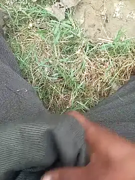 Snapshot of FinableKnee chatting on 11/23/25, 06:13 FinableKnee online show from 11/23/25, 06:13