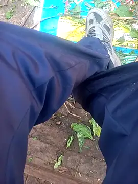 Snapshot of FinableKnee chatting on 11/28/25, 03:09 FinableKnee online show from 11/28/25, 03:09