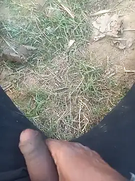 Snapshot of FinableKnee chatting on 12/15/25, 11:25 FinableKnee online show from 12/15/25, 11:25