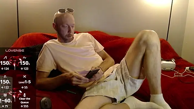 MaxRouger online show from 06/14/26, 01:24