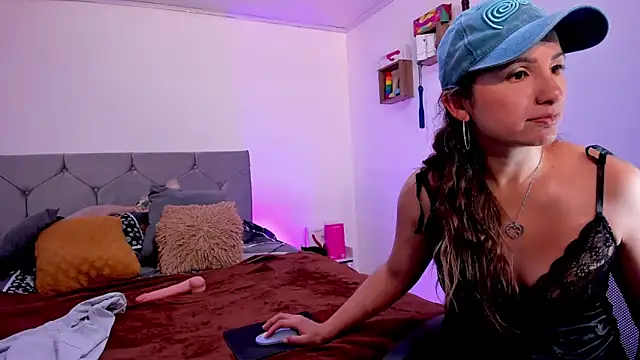 vanessabrown  online show from 10/20/25, 03:01