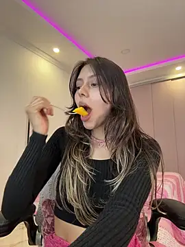 Snapshot of Sensualtease chatting on 01/08/26, 10:56 Sensualtease online show from 01/08/26, 10:56