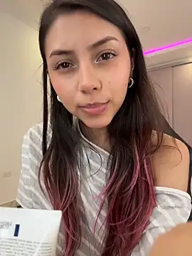 Snapshot of Sensualtease chatting on 03/03/26, 11:32 Sensualtease online show from 03/03/26, 11:32