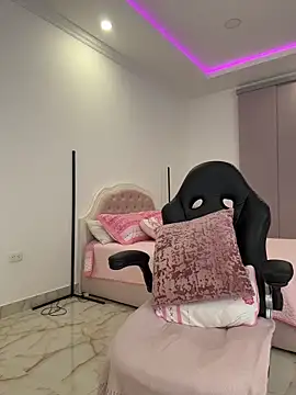 Snapshot of Sensualtease chatting on 03/06/26, 11:12 Sensualtease online show from 03/06/26, 11:12