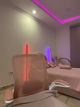 Snapshot of Sensualtease chatting on 03/19/26, 12:47 Sensualtease online show from 03/19/26, 12:47