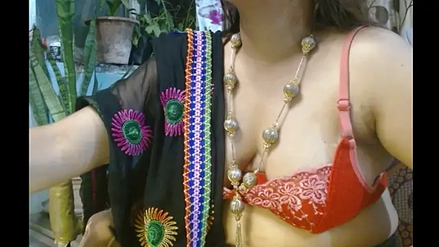 Snapshot of Star-Night chatting on 11/01/25, 04:20 Star-Night online show from 11/01/25, 04:20