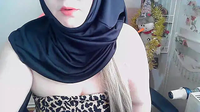 Snapshot of PinkPudding chatting on 12/20/24, 11:43 PinkPudding online show from 12/20/24, 11:43