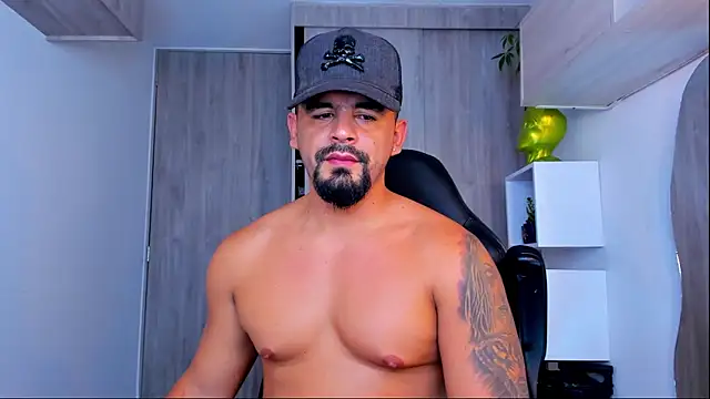 Snapshot of Ricardo_1998 chatting on 02/24/25, 08:38 Ricardo 1998 online show from 02/24/25, 08:38