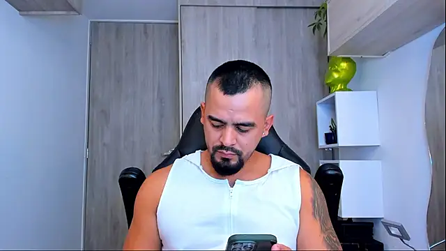 Snapshot of Ricardo_1998 chatting on 03/03/25, 01:53 Ricardo 1998 online show from 03/03/25, 01:53