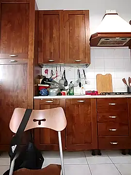 Snapshot of kittenpurrr chatting on 12/17/24, 10:01 kittenpurrr online show from 12/17/24, 10:01