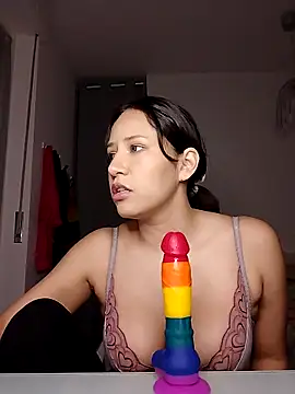 Snapshot of kittenpurrr chatting on 11/01/25, 05:04 kittenpurrr online show from 11/01/25, 05:04