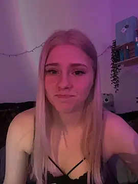 Snapshot of Blueeyezz0 chatting on 02/25/26, 08:40 Blueeyezz0 online show from 02/25/26, 08:40