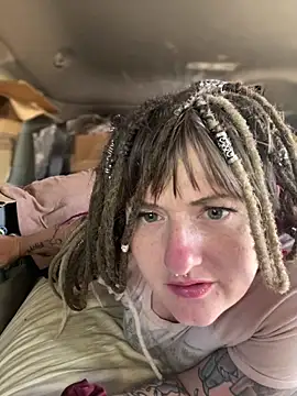 Snapshot of 1-800-FUCKYOU chatting on 09/12/25, 08:31 1-800-FUCKYOU online show from 09/12/25, 08:31