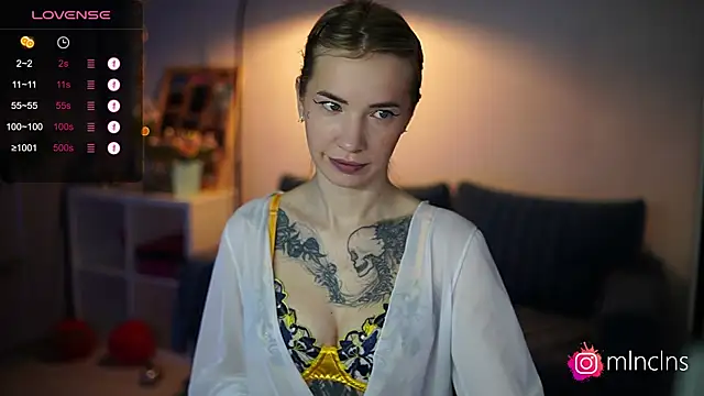 Snapshot of melanielwithu chatting on 03/11/25, 03:05 melanielwithu online show from 03/11/25, 03:05