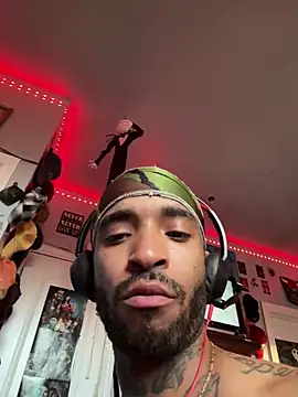 Snapshot of spideyzaddy chatting on 11/16/25, 09:09 spideyzaddy online show from 11/16/25, 09:09