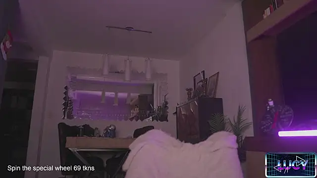 LucyAllenX online show from 01/24/25, 11:34