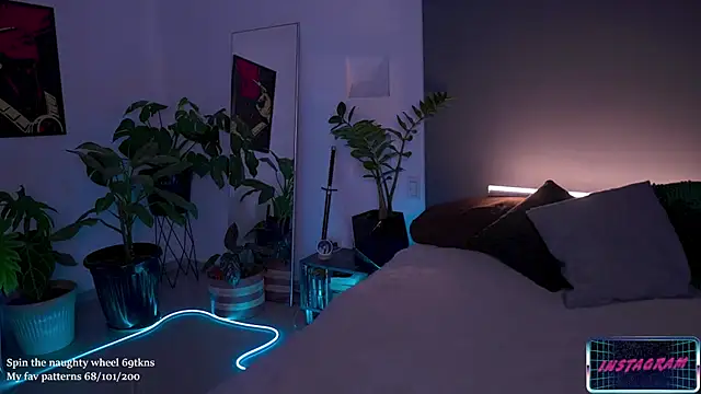 LucyAllenX online show from 11/13/25, 07:46