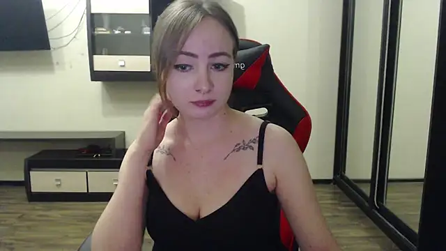 Laralianna online show from 02/15/25, 07:39