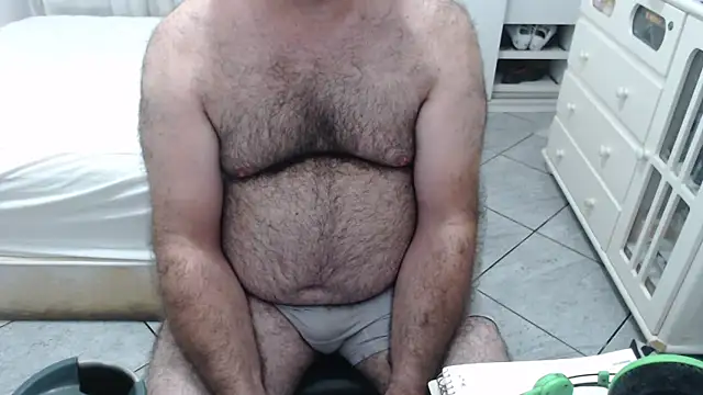 Snapshot of MysterBearMG chatting on 03/22/26, 02:04 MysterBearMG online show from 03/22/26, 02:04
