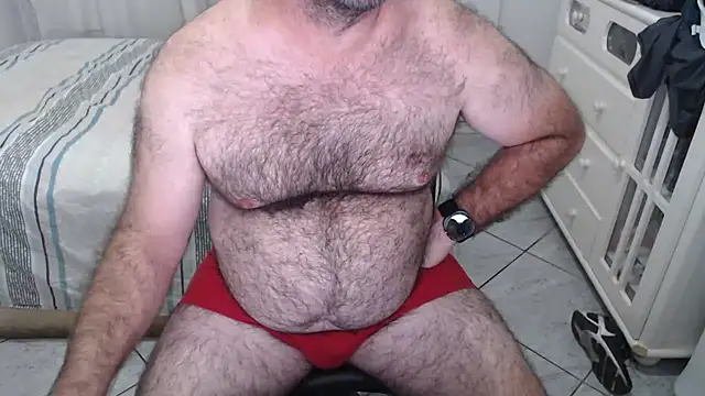 Snapshot of MysterBearMG chatting on 04/15/26, 10:32 MysterBearMG online show from 04/15/26, 10:32