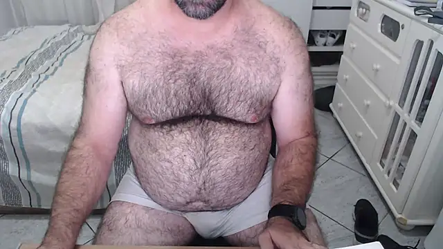 Snapshot of MysterBearMG chatting on 04/28/26, 12:09 MysterBearMG online show from 04/28/26, 12:09