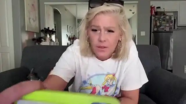 Snapshot of Lexi_Shocker chatting on 03/04/26, 11:00 Lexi Shocker online show from 03/04/26, 11:00