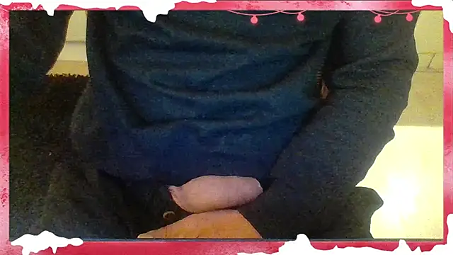 Snapshot of Remstr chatting on 12/10/24, 10:26 Remstr online show from 12/10/24, 10:26