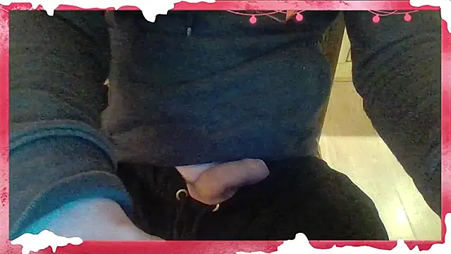 Snapshot of Remstr chatting on 12/26/24, 10:31 Remstr online show from 12/26/24, 10:31