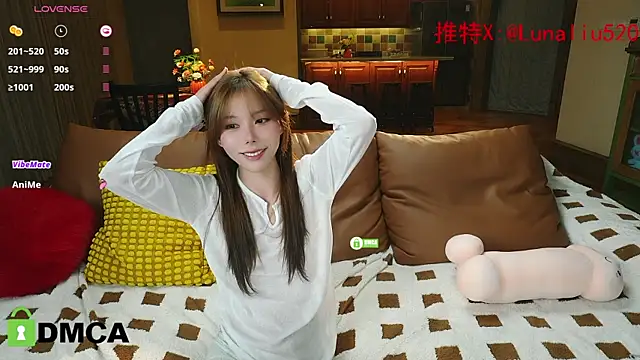 Luna520 online show from 01/17/25, 01:35