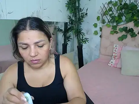 Snapshot of cum_bigass chatting on 04/01/26, 12:17 cum bigass online show from 04/01/26, 12:17