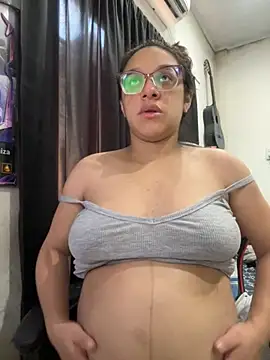 Snapshot of Ninnfa chatting on 11/13/25, 05:23 Ninnfa online show from 11/13/25, 05:23